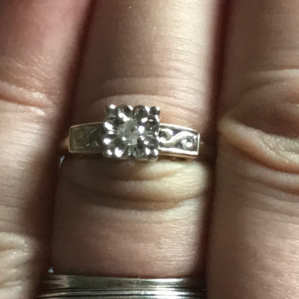 Elegant Gold Diamond Ring